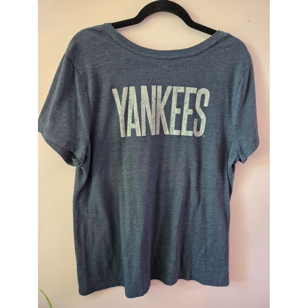 5th & Ocean MLB New York Yankees Tri-Blend Distressed Graphic Tee ⚾ - Picture 2 of 6
